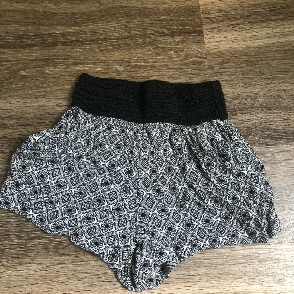 Black and white floral flowy shorts